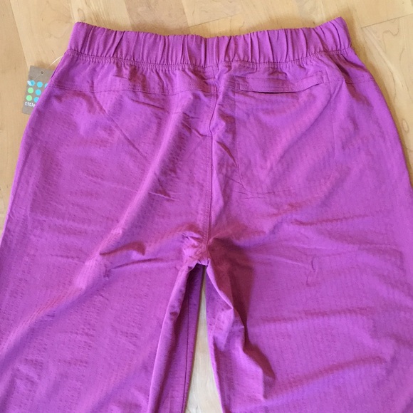 TITLE NINE | Slaycation 2.0 Cropped Pants - Textured Pink Spine - Picture 9 of 15